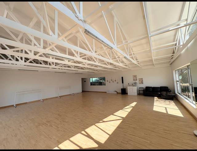 139M² OFFICE TO LET IN KYALAMI